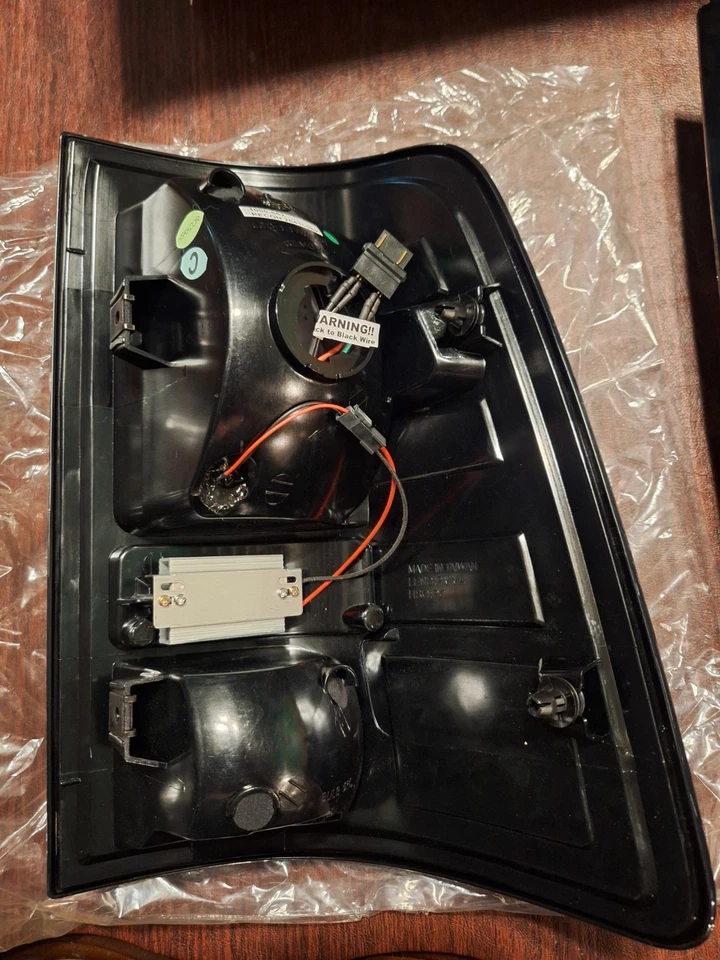 Kit de luces traseras RECON 264169BK para Dodge Ram 1500/2500/3500 Foto 3 de 3