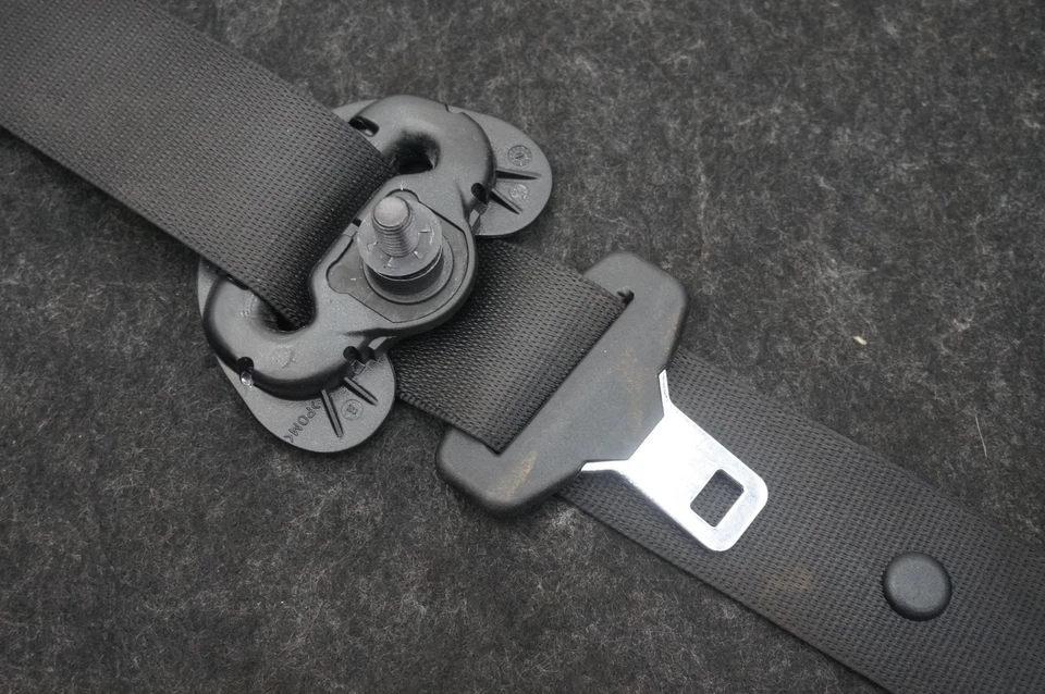 Retrator de cinto de segurança dianteiro esquerdo do lado do motorista preto 72117284487 BMW M2 F87 2016-18 - Imagem 4 de 4