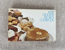 Betty Crocker's Bisquick Cookbook Hardback 3-ring Binder 1981 (Ninth Printing)