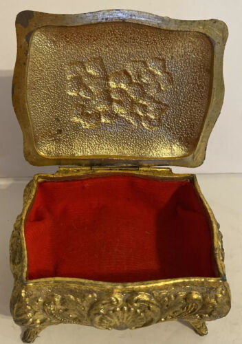 Vintage Ornate Floral Trinket Box with White Enamel Lid Made in Japan Victorian - Picture 2 of 11