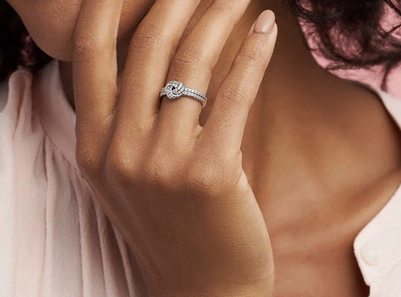 Anillo Pandora Brillante Nudo de Amor con Circonita Cúbica Transparente Talla 8 Foto 2 de 4