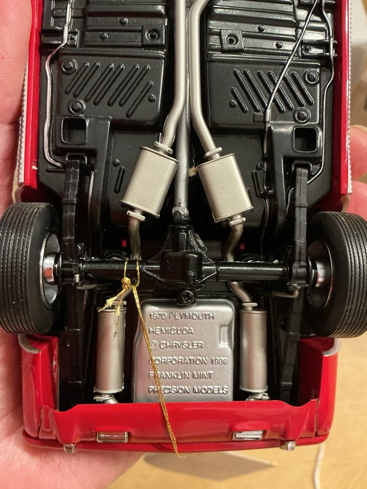 Franklin Mint 1970 Plymouth rojo Hemi Cuda convertible 1/24 fundido a presión con etiqueta Foto 2 de 4