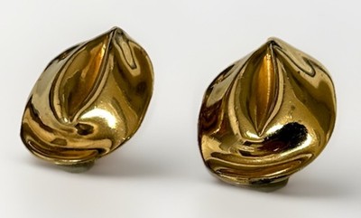 Vintage 70 s CINER  Gold Tone Clip On Earrings