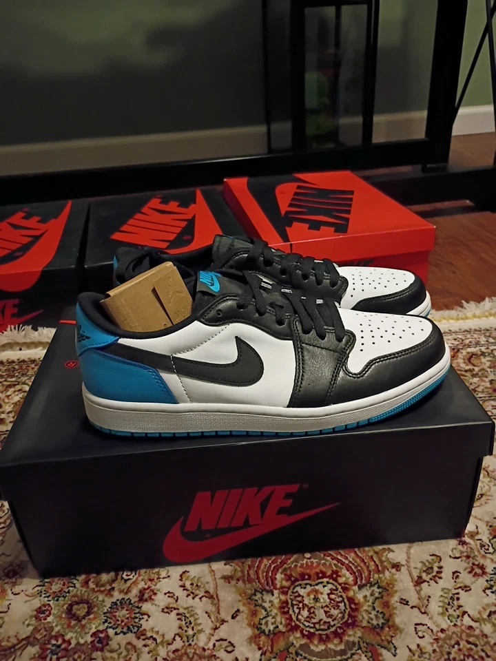 Talla 8.5 - Air Jordan 1 Retro OG Bajo UNC Foto 3 de 4