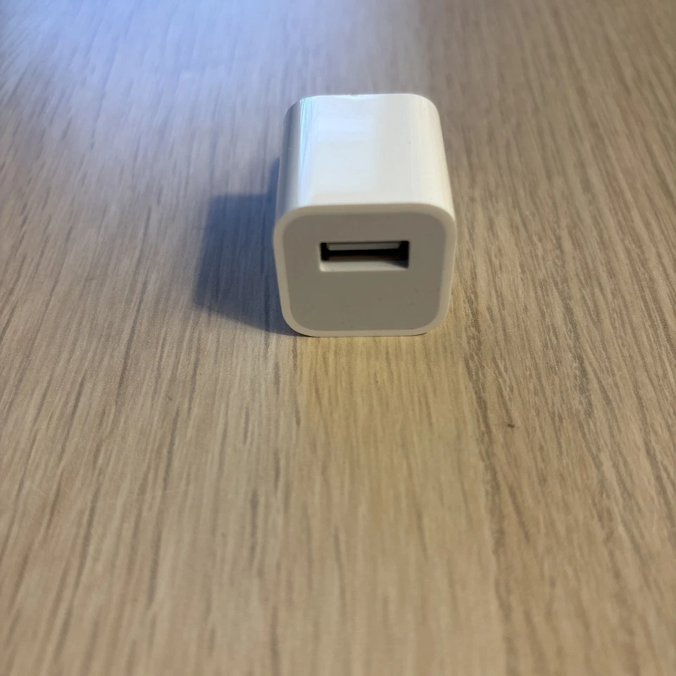 Original Apple A1385 5W USB Cargador de Pared Cubo Adaptador de Corriente para iPhone - Blanco Foto 2 de 4