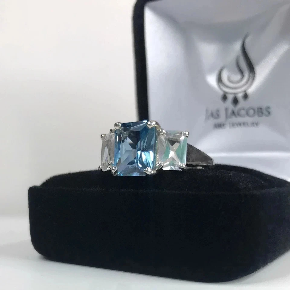 Anillo de compromiso de diamantes y espinela azul natural talla esmeralda de 7,00 quilates de oro blanco de 14 k Foto 4 de 4