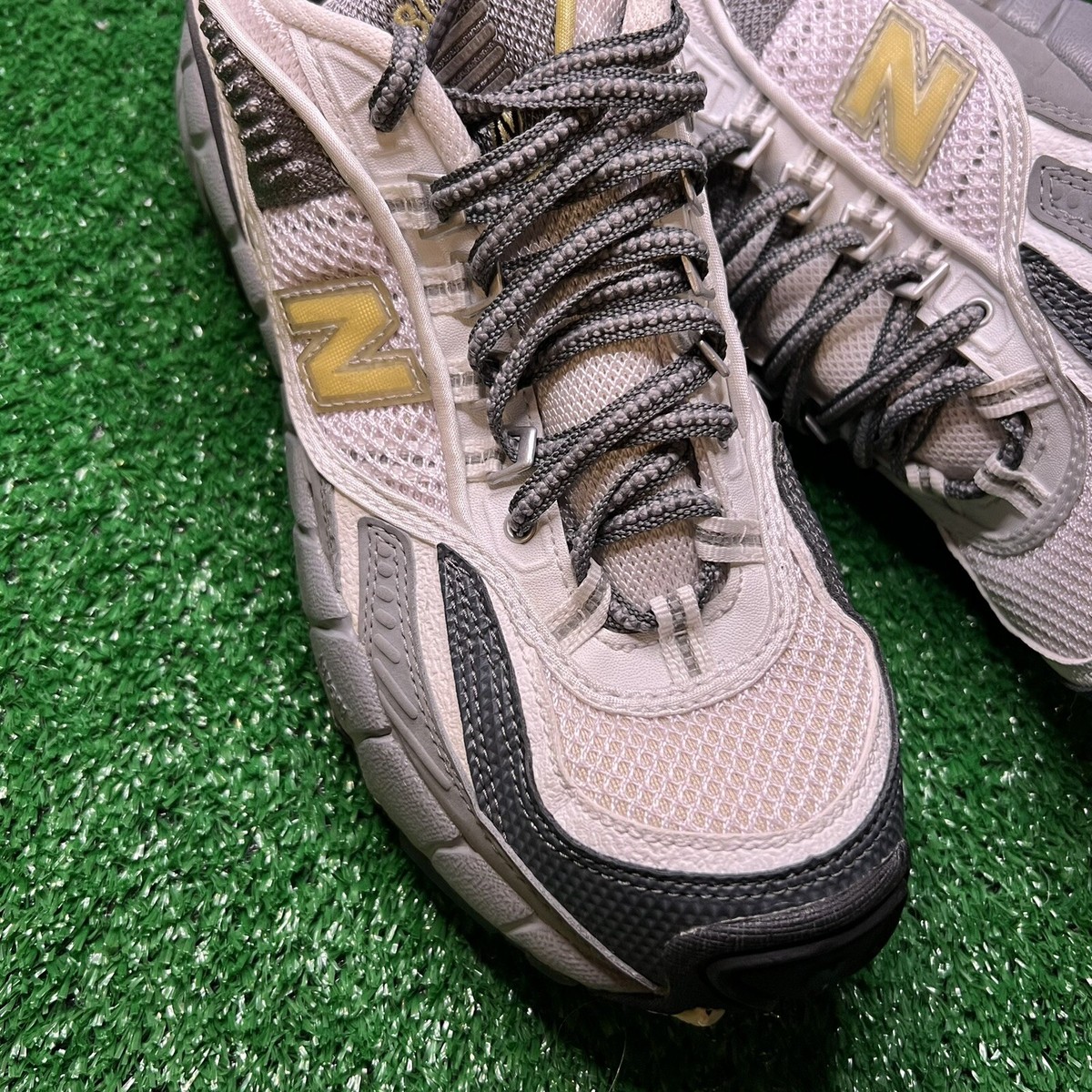 New Balance 805 Women's Size 9.5 Med All Terrain Running New Balance 805 Women's Size 9.5 Med All Terrain Running