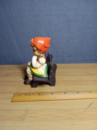 Vintage Figur Statue Mädchen auf einer Bank mit einem Hund Welpe Kunststoff - Bild 2 von 7