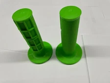 MX VINTAGE STYLE GREEN 1/2 WAFFLE GRIPS YAMAHA YZ WR YZF TT TTR XT AT MX 7/8" 