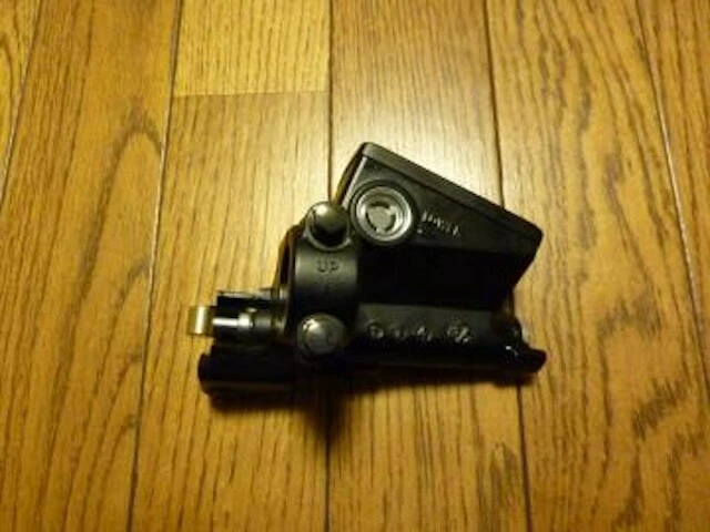 SUZUKI OEM 2008 - 2013 HAYABUSA GSX1300R LH CLUTCH MASTER CYLINDER ASSEMBLY - Imagem 2 de 2