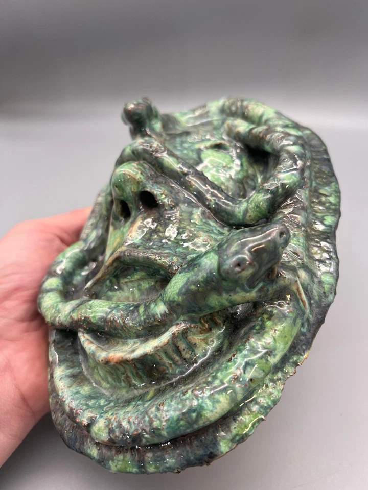  Medusa Gorgone Keramik Wandmaske Schlangen Relief grün glasiert Vintage - Bild 3 von 4