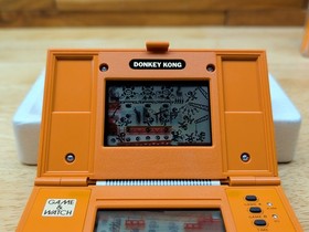 NINTENDO Donkey Kong Game and Watch in Excellent Condition (DK-52) 1982
