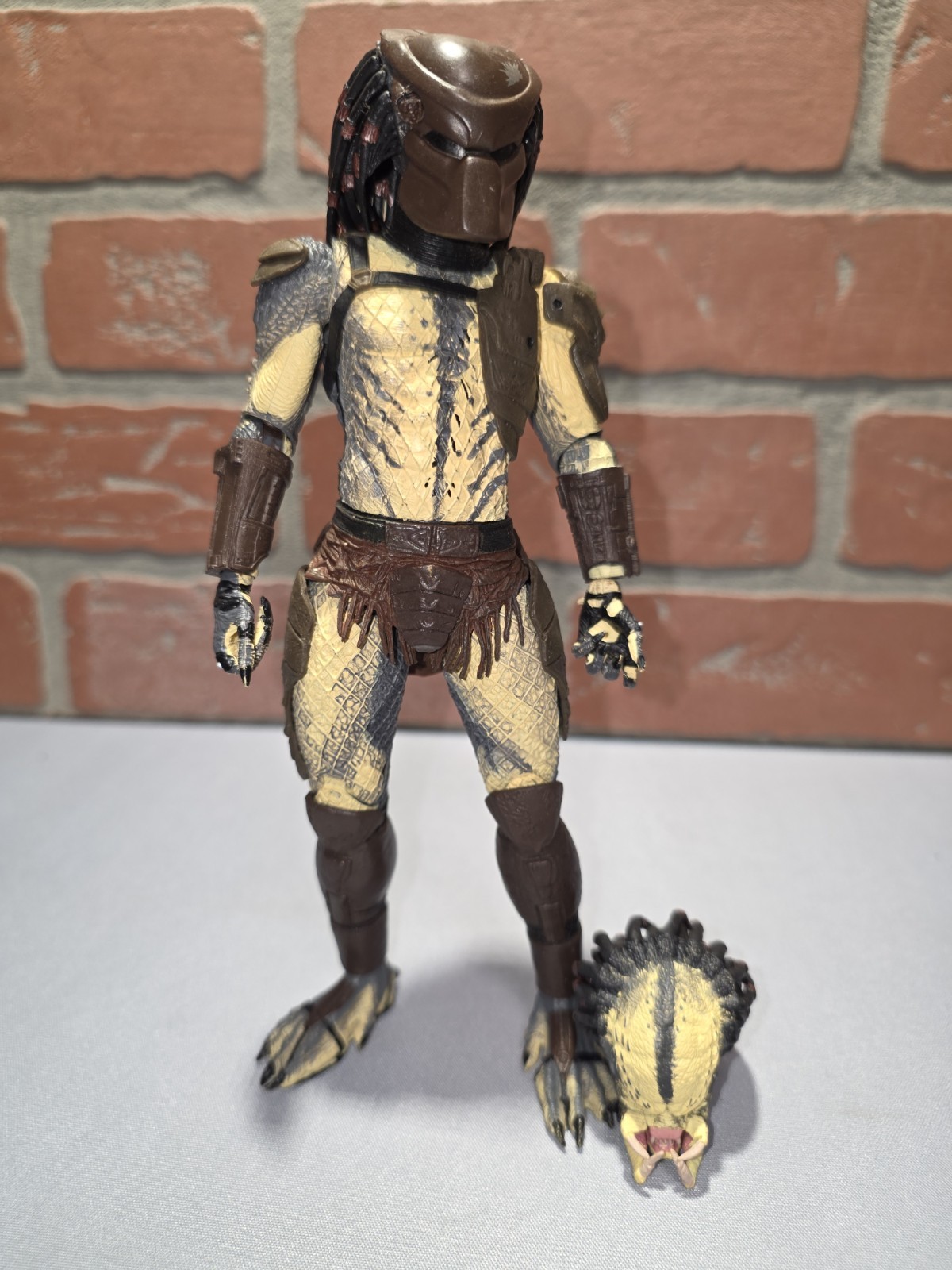 2010 NECA Renegade Predator 8" Action Figure with Extra Head Loose