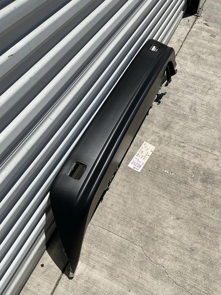 Toyota Prius Prime 2017 2022 parachoques trasero cenefa inferior OEM 52453 47030 Foto 3 de 4