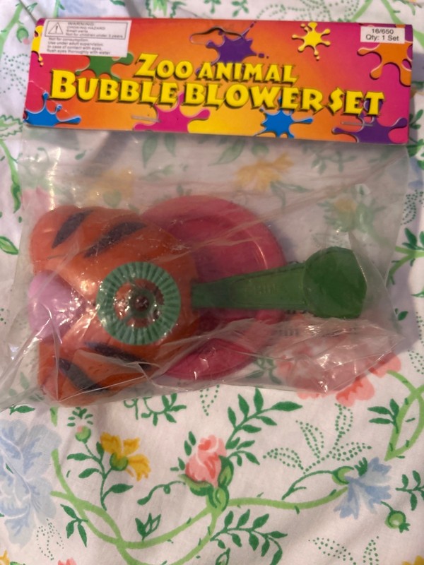 new in package neveer opened bubble blowing set 