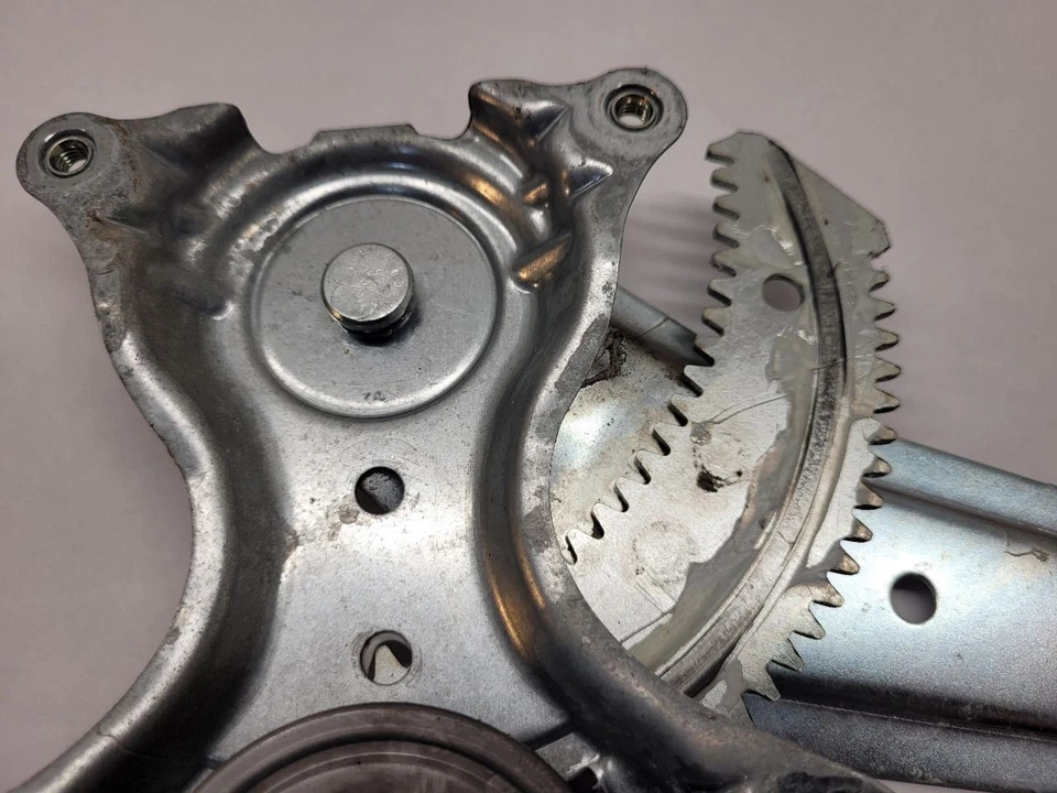 2014 - 2019 TOYOTA COROLLA Passenger Rear Window Regulator Electric Sedan  - Image 3 of 4