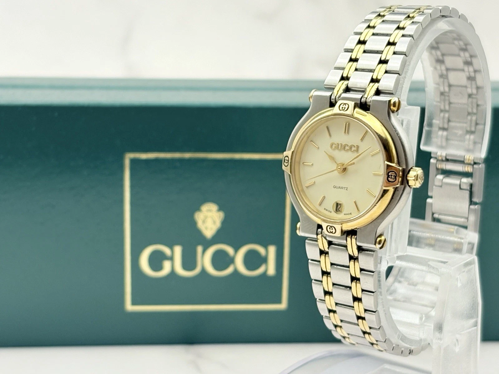 [Presque comme neuve avec boîtier] Montre femme Gucci 9000L cadran blanc bicolore du Japon