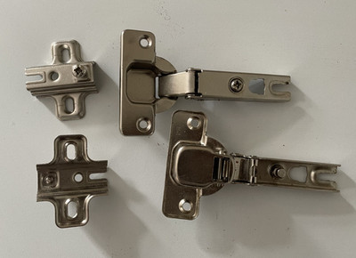 2 x Wickes verdecktes 110 Grad Aufschiebeschrankscharnier