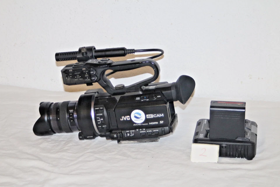 JVC GY-LS300CHE 4K Live Streaming Camcorder/Panasonic G Vario 2,8 12-35 ASPH - Bild 3 von 4