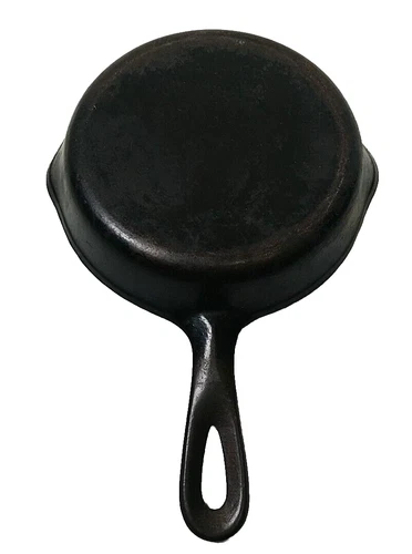 Wagner Ware Sidney Cast Iron # 3 skillet 1053 V - Flat Bottom