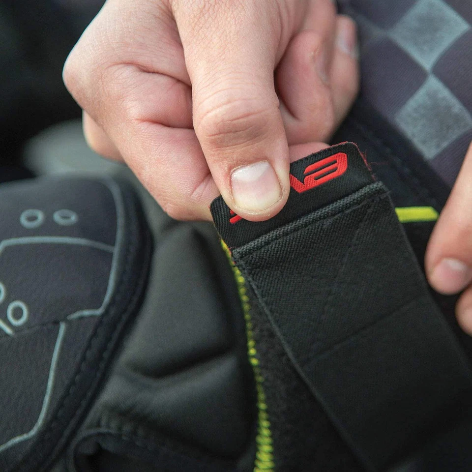 EVS TP199 Knee Guards Black/Hi-Viz Pair Youth - Image 3 of 4