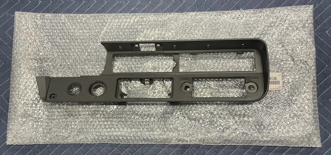 81 - 83 TOYOTA PICKUP DLX SR5 DASH INSTRUMENT AC PANEL BEZEL TRIM