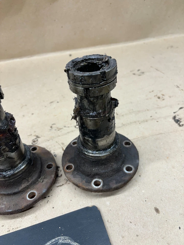 Dodge D100 D150 1981 86 1987 Ramcharger 4x4 eje extremo buje conjunto bujes OEM Foto 3 de 4