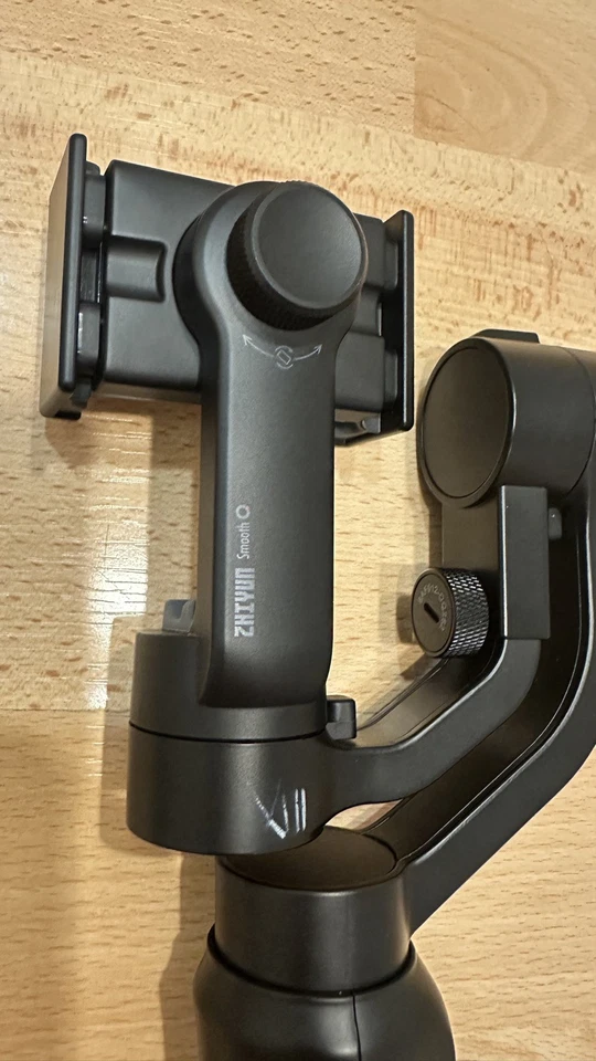 ZHIYUN Smooth-Q 3-Axis Handheld Smartphone Gimbal Stabilizer Black & Silver Case - Image 3 of 4