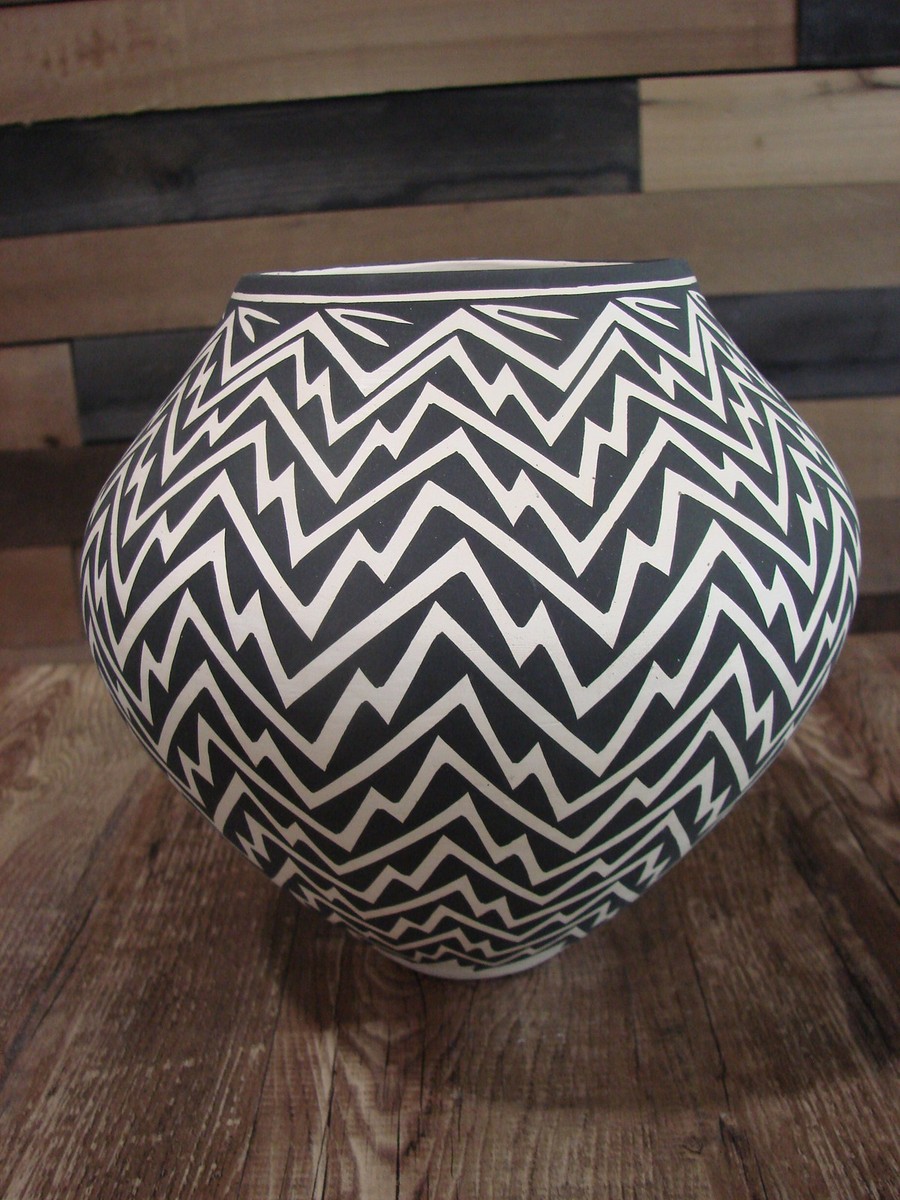 新品 インディアンジュエリー アコマ　Acoma ポッテリー　陶器　acoma LEFT: ネイティブアメリカン・ポッテリ－（陶器）