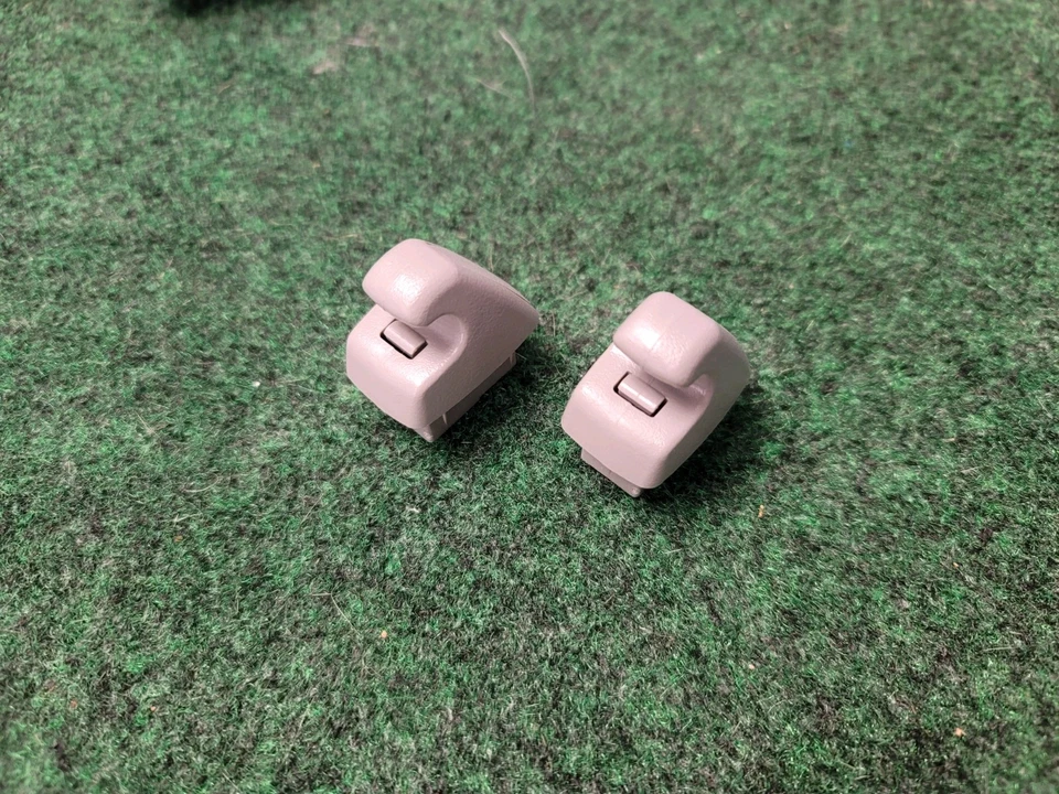 Chevrolet Malibu Equinox GMC Acadia Cadillac CTS Cinza SUPORTE PARA VISEIRA SOLAR novo OEM - Imagem 2 de 4