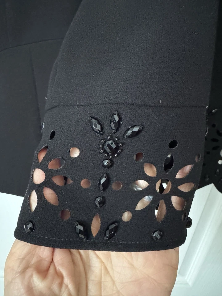 Falda Traje Formal Tahari Talla 4 - Evento Especial/Noche/Boda - Encaje y Joyas Foto 3 de 4