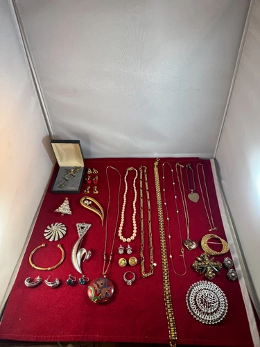 Lot of Costume Jewelry Monet, Trifari, E. Pearl, Danecraft, Weiss, Coro, etc