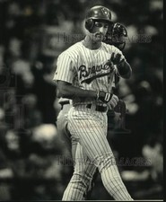 1993 Press Photo B.J. Surhoff of the Milwaukee Brewer baseball team - mjt17439