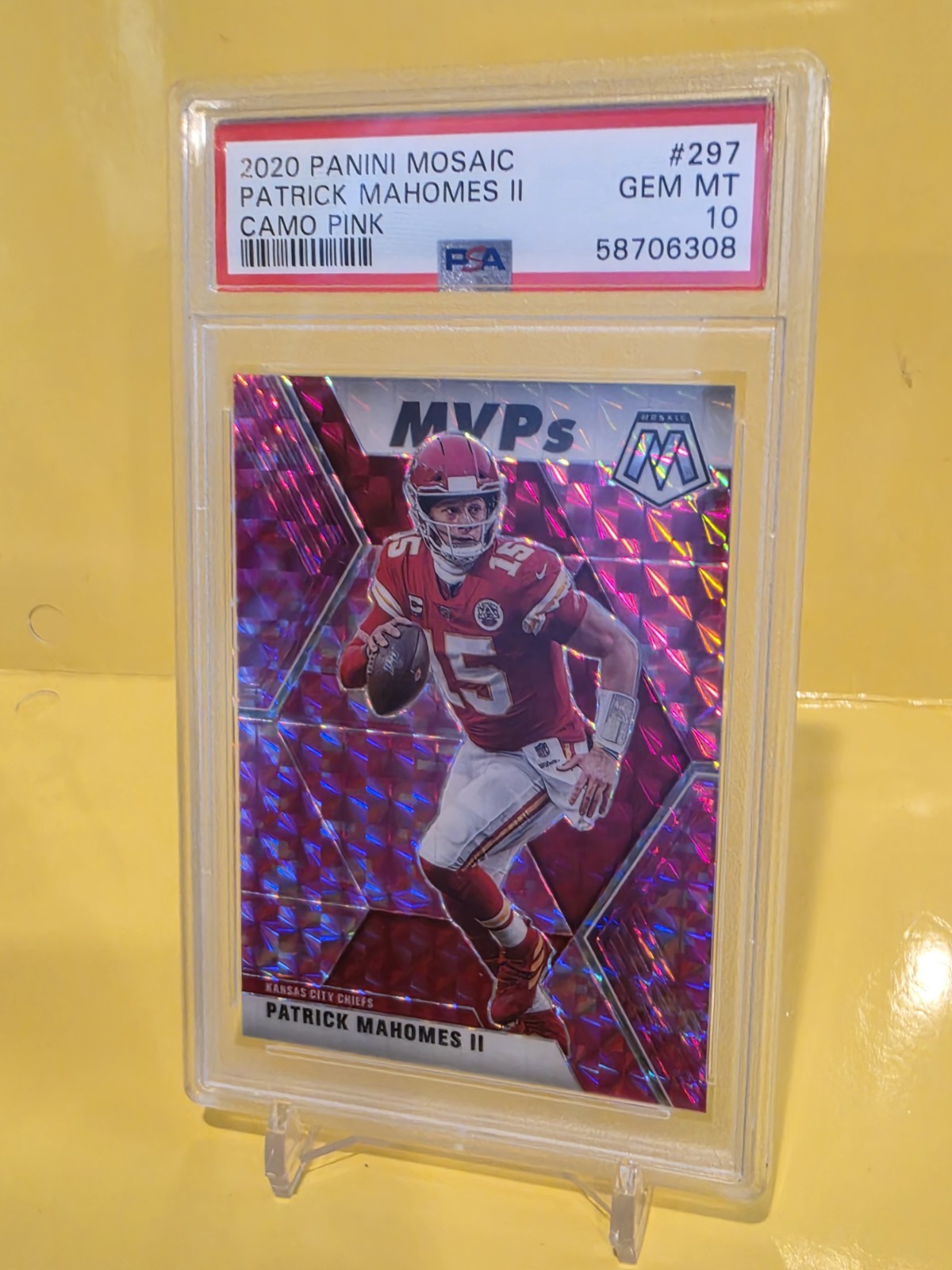 2020 PANINI MOSAIC MVPS PATRICK MAHOMES II CAMO PINK # 297 PSA GEM MINT 10 view 2