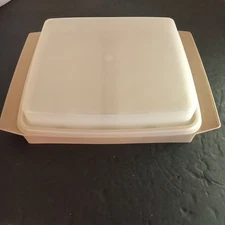 Tupperware DEVILED EGG KEEPER Carrier 2 REMOVABLE TRAYS Almond Tan w/SEAL ExCond