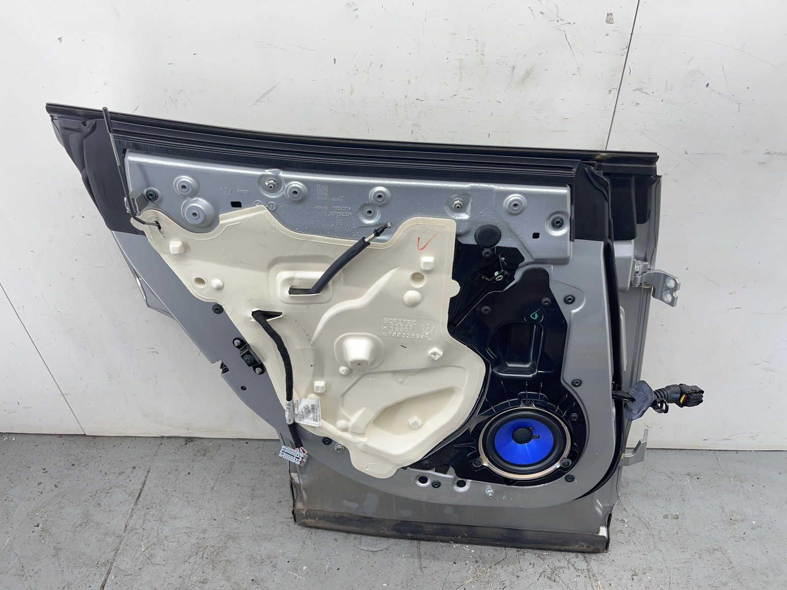 2017-2022 MASERATI LEVANTE REAR LEFT DOOR GRIGIO METTALLIC (817) OEM 2018 2019