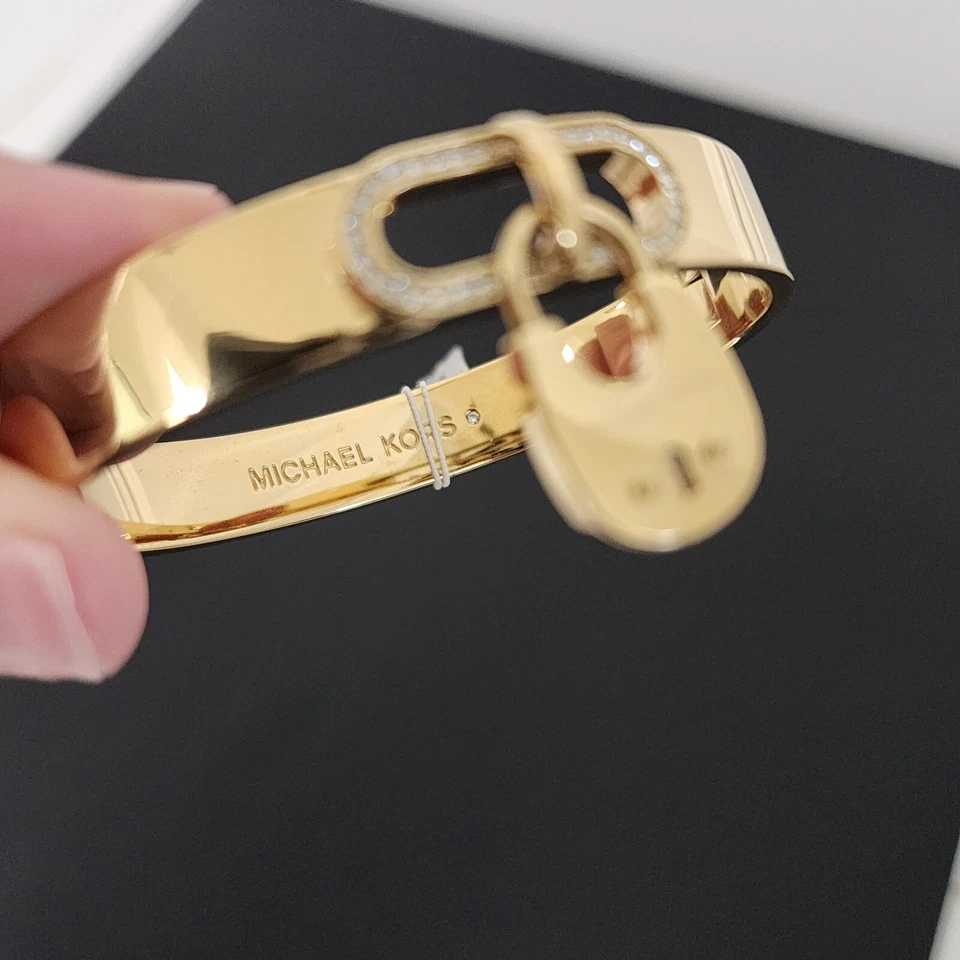 NUEVO CON ETIQUETAS Michael Kors Brazalete Tono Dorado Bloqueo Colgante Estrás 7.5" RARO Foto 4 de 4
