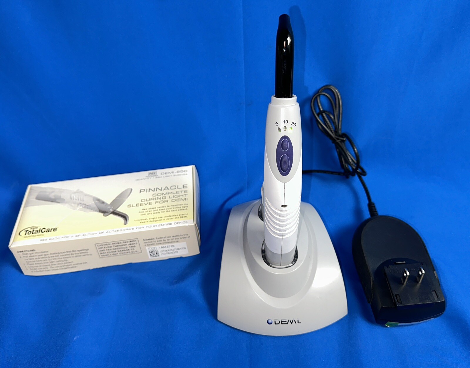 Kerr Demi LED Dental Curing Light System with 2 Batteries & Charging