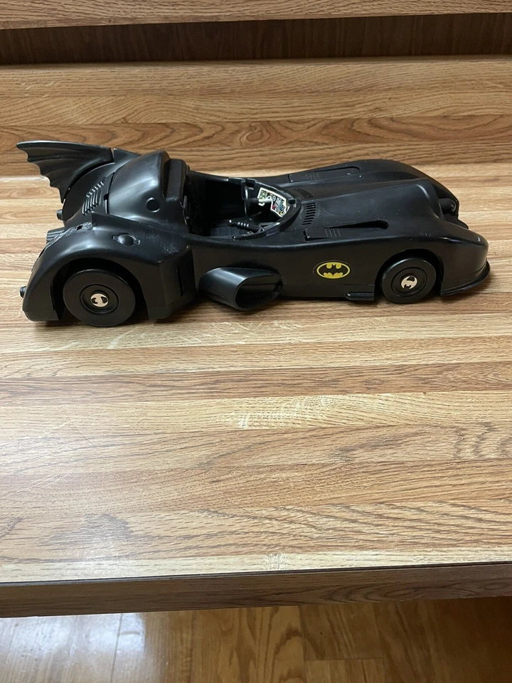 Vintage 1989 Toybiz  DC Comics Batmobile Made in USA (Incomplete) - Image 4 of 4