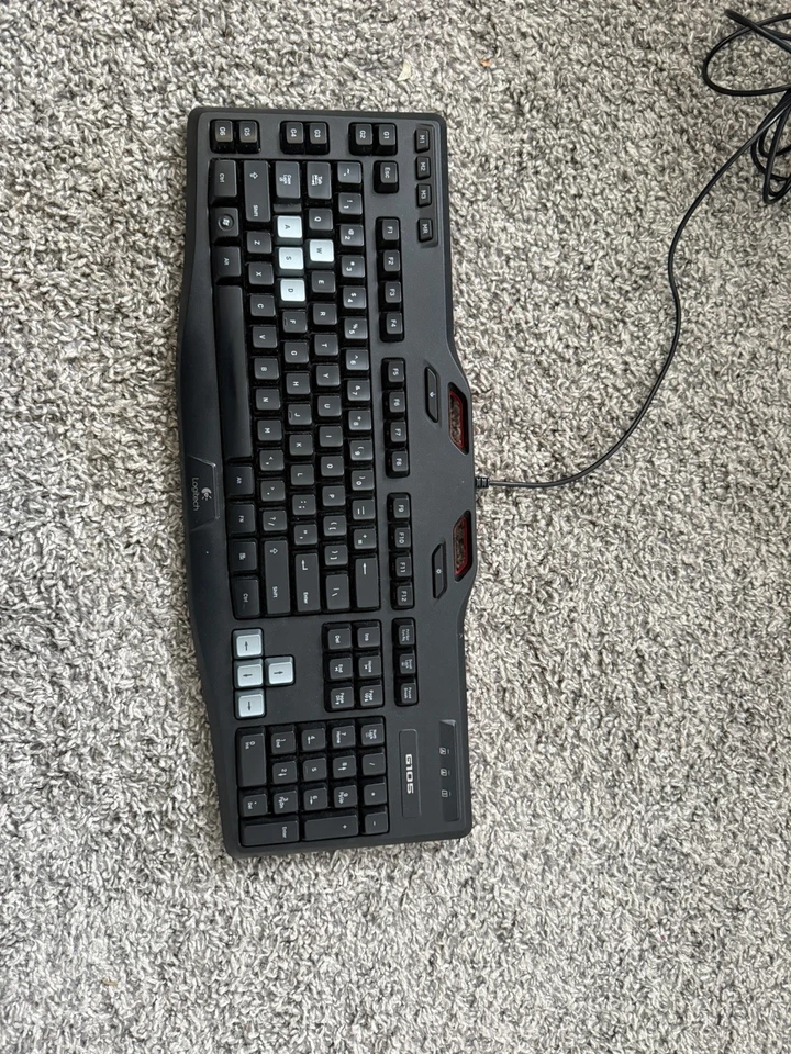 Logitech G105 Keyboard Black top/Red bottom - Image 3 of 3