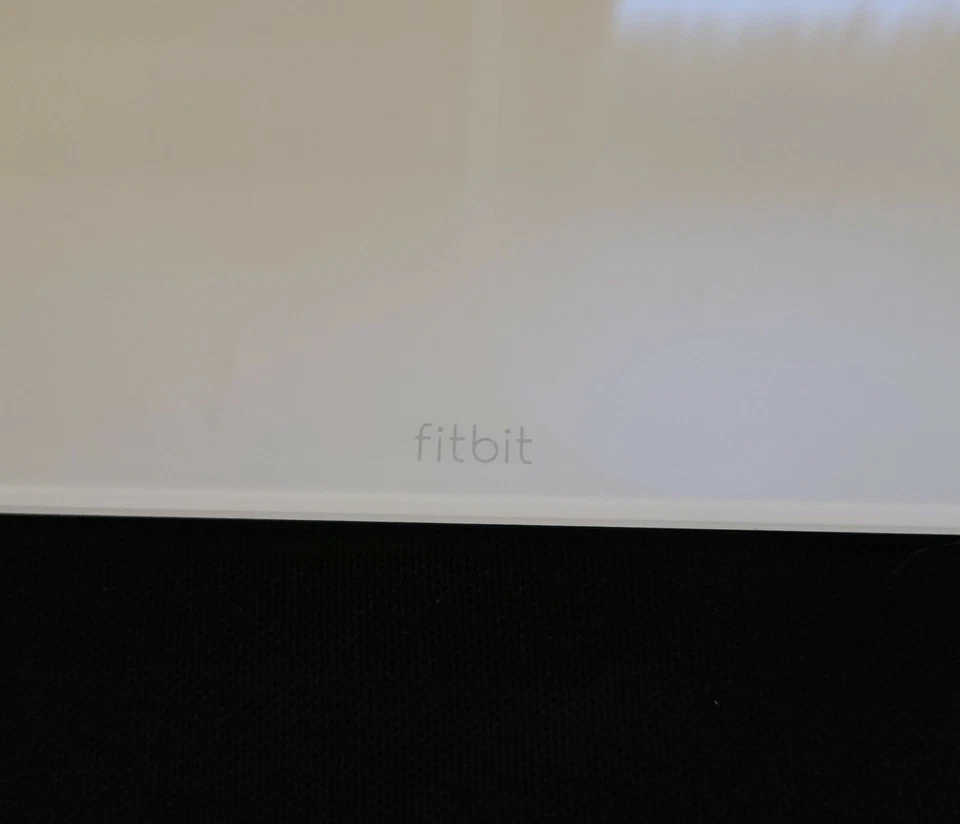 Умные весы Fitbit Aria белые цифровые для ванной Wi-Fi белое стекло - Изображение 2 из 4