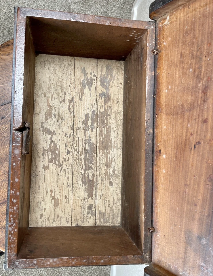 Antiguo pequeño ataúd italiano de nogal cassone barroco cofre siglo XVII Foto 4 de 4