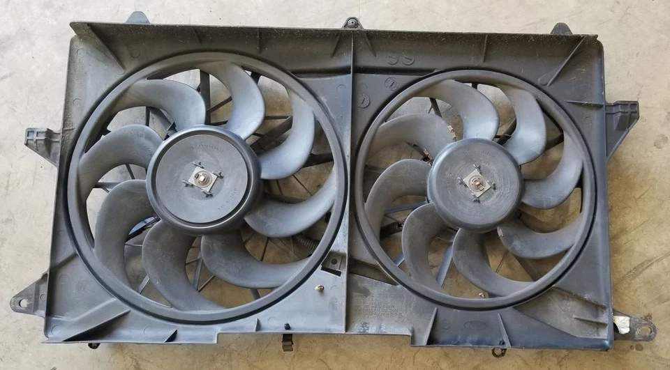 Ventilador de radiador Lincoln Continental 1998 1999 2000 2001 2002 F8OH-8C607-AE Foto 3 de 3