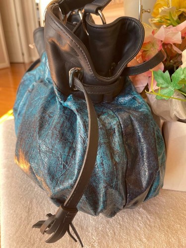 DONALD J PLINER EMBOSSED LEATHER DRAWSTRING SHOULDER BAG PURSE (800 - Picture 2 of 7