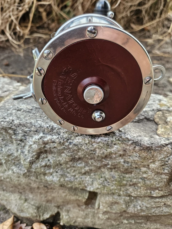 Carrete de colección Penn Senator 114H 6/0 Big Game EE. UU. granate con abrazadera de varilla Foto 3 de 4