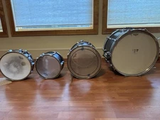 Pearl Drum Set with Cymbals And Hardware