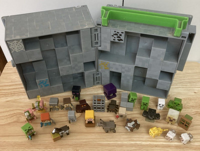 Minecraft Mini Figure Collector Case Storage Cube 2014 MATTEL + 27 Figures Lot