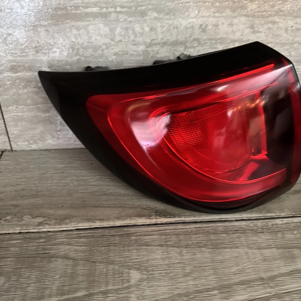 🇺🇸 2017 2018 2019 2020 CHRYSLER PACIFICA TAIL LIGHT LEFT DRIVER SIDE OEM - Image 3 of 4