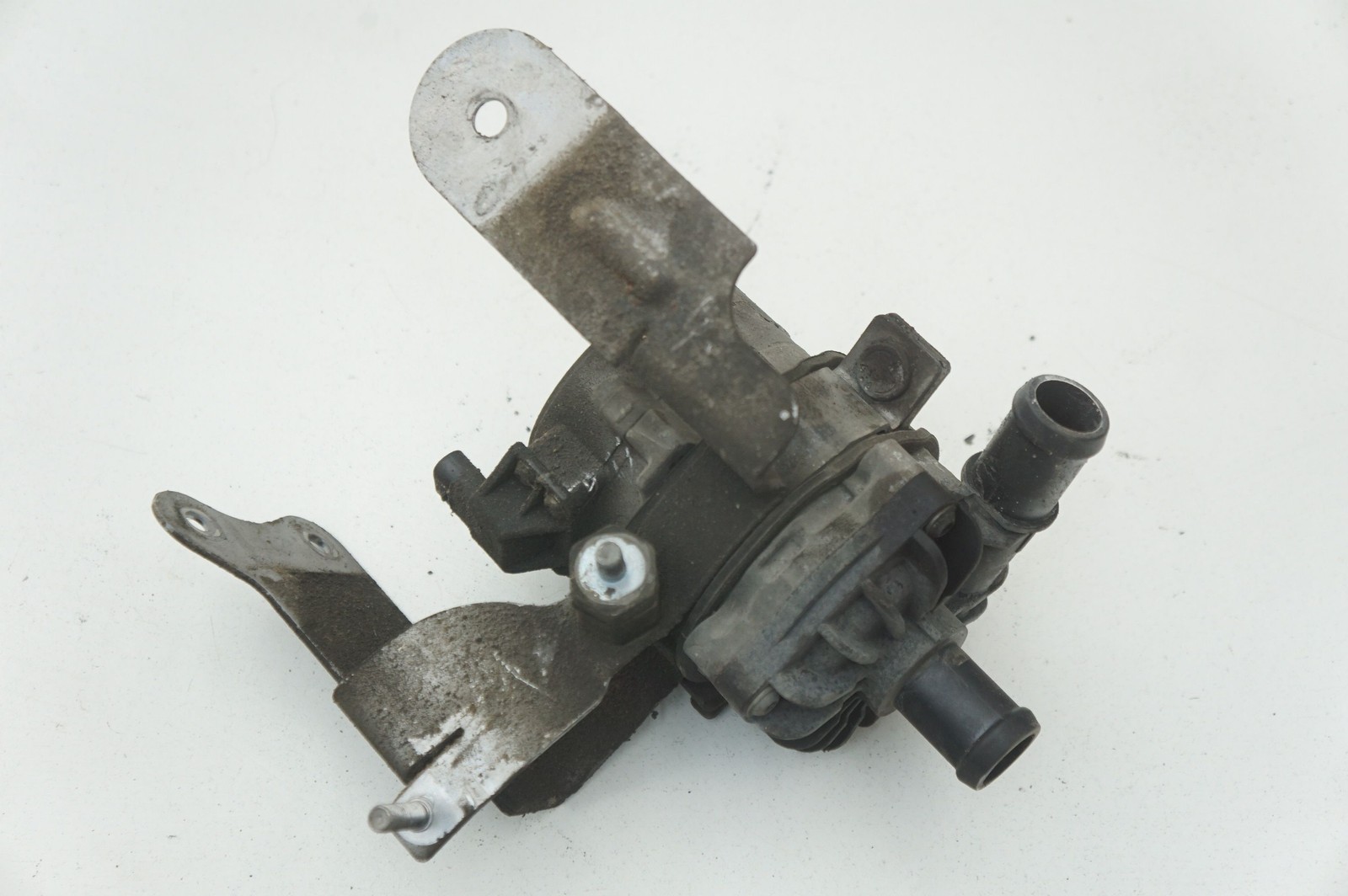 Engine Coolant Water Pump OEM 8K0965567B Bentley Continental Flying Spur 2015