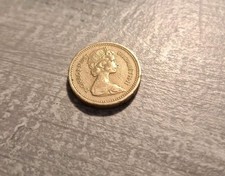 1983 Queen Elizabeth II One Pound Coin Error 